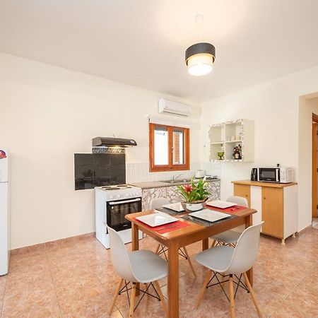 Afroditi Holiday Home - Yellow Apartment Svoronata Dış mekan fotoğraf
