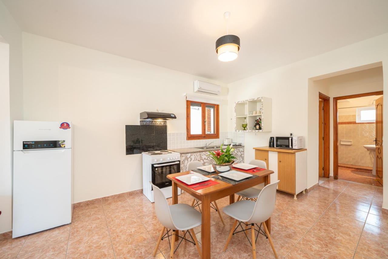 Afroditi Holiday Home - Yellow Apartment Svoronata Dış mekan fotoğraf