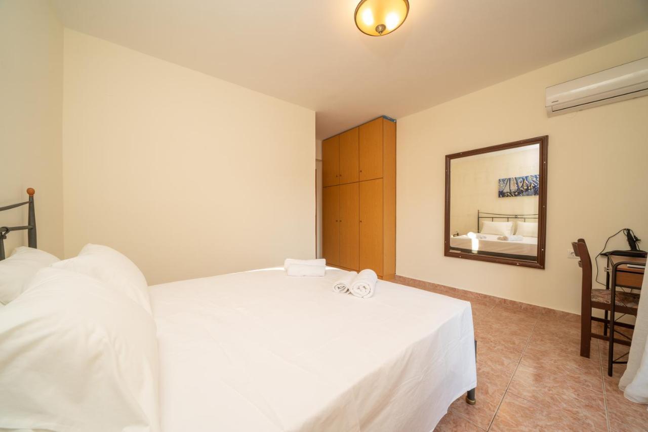 Afroditi Holiday Home - Yellow Apartment Svoronata Dış mekan fotoğraf