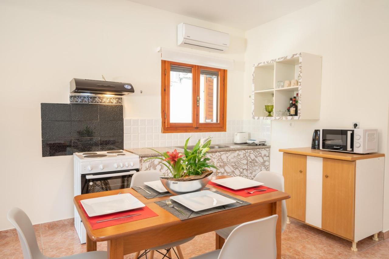 Afroditi Holiday Home - Yellow Apartment Svoronata Dış mekan fotoğraf